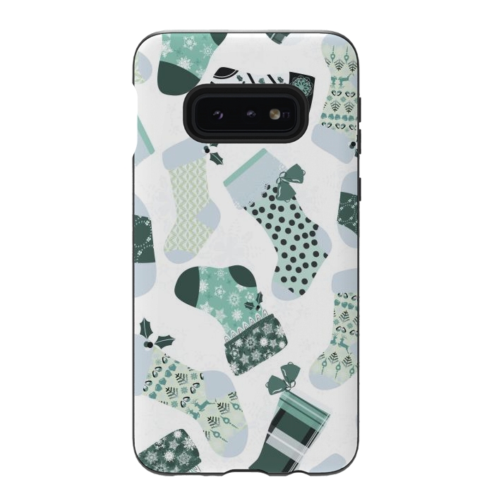 Galaxy S10e StrongFit Christmas Stockings in Green and White by Paula Ohreen